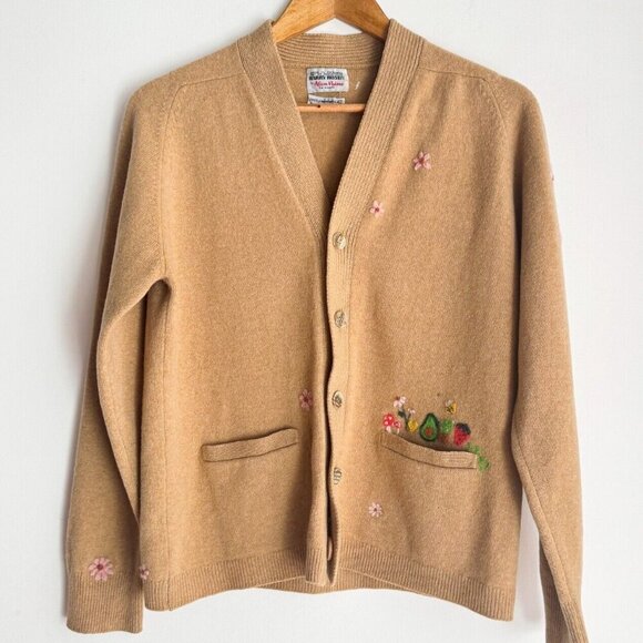 Alan Paine Sweaters - Vintage Harry Rosen by Alan Paine Lambswool Floral Embroidered Cardigan S